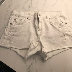 7 FOR ALL MANKIND WHITE CUT OFF SHORTS SIZE 25